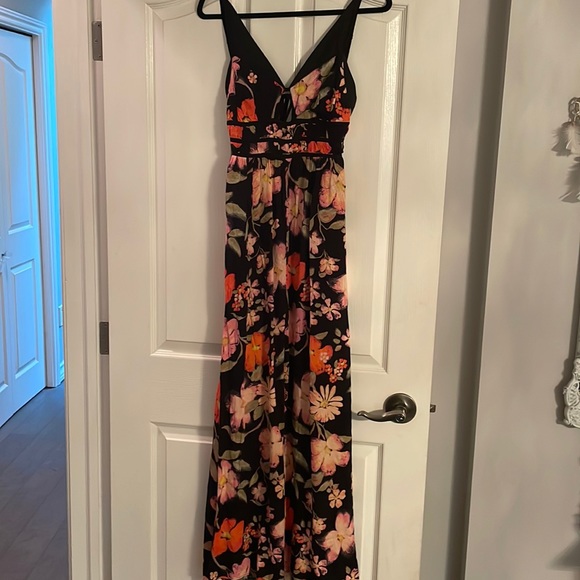 Free People "wisteria" dress. Backless with small cut out in the front. NWT. S - Picture 2 of 10